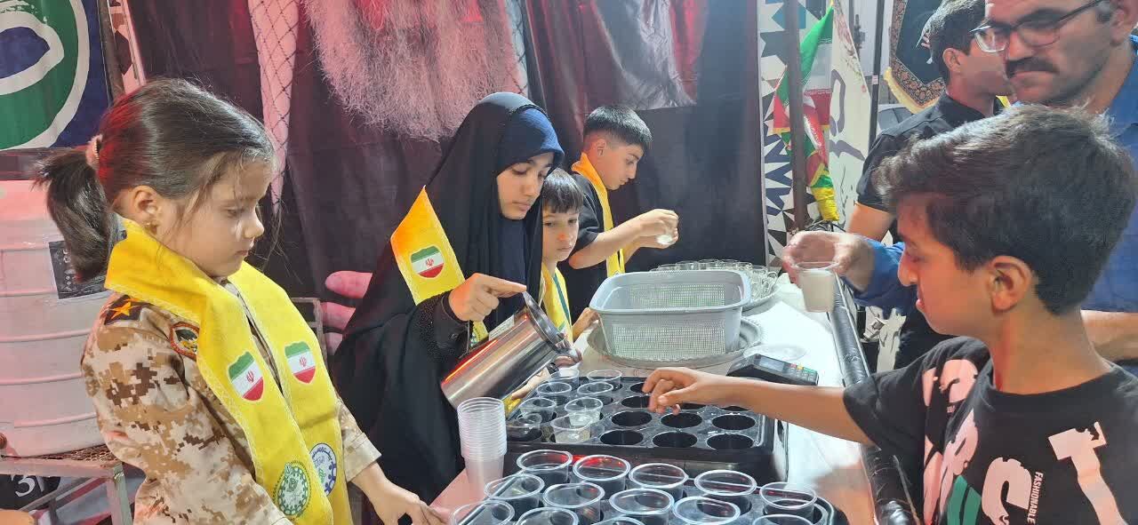 برپایی موکب سربازان رهبر در مسیر زائران مراسم تشییع آقای شهید ایران