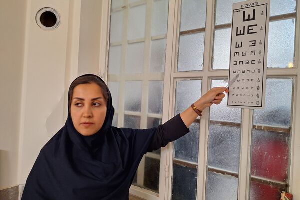 بینایی سنجی و توزیع قرص آهن در آموزشگاه پویش ناحیه ۳شیراز 