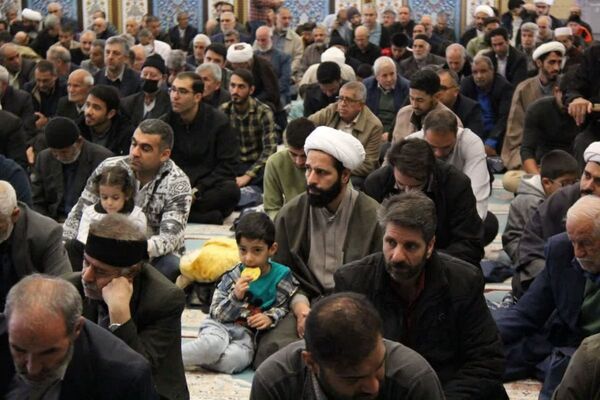 تقدیر از مدیران و فعالان پیشگیری از آسیب‌های اجتماعی شهرک امید صفادشت در نماز جمعه