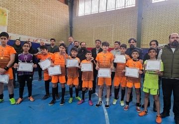 زمین فوتسال؛ صحنه درخشش استعدادهای دانش‌آموزی رباط‌کریم 