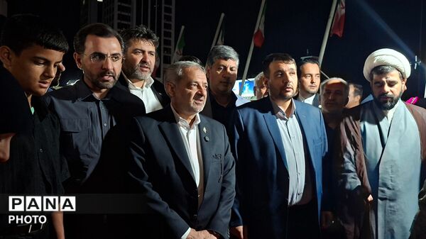 نماز جماعت در میدان جانباز مشهد با حضور وزیر آموزش و پرورش