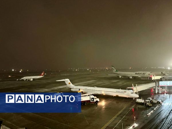 ۱۳ ساعت بعد از بارش برف در فرودگاه شهید هاشمی نژاد مشهد