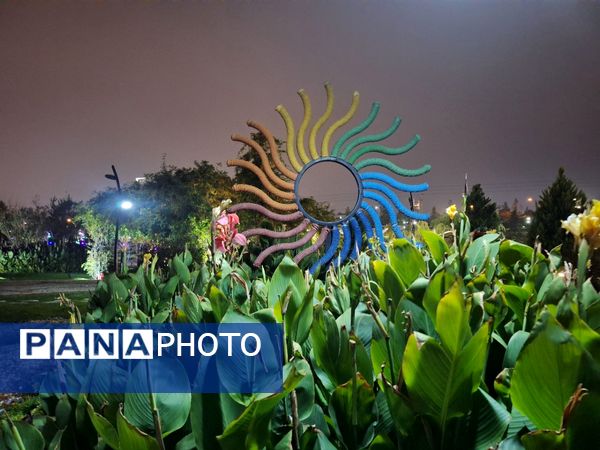 زیبایی باغ گل‌های مشهد در پاییز