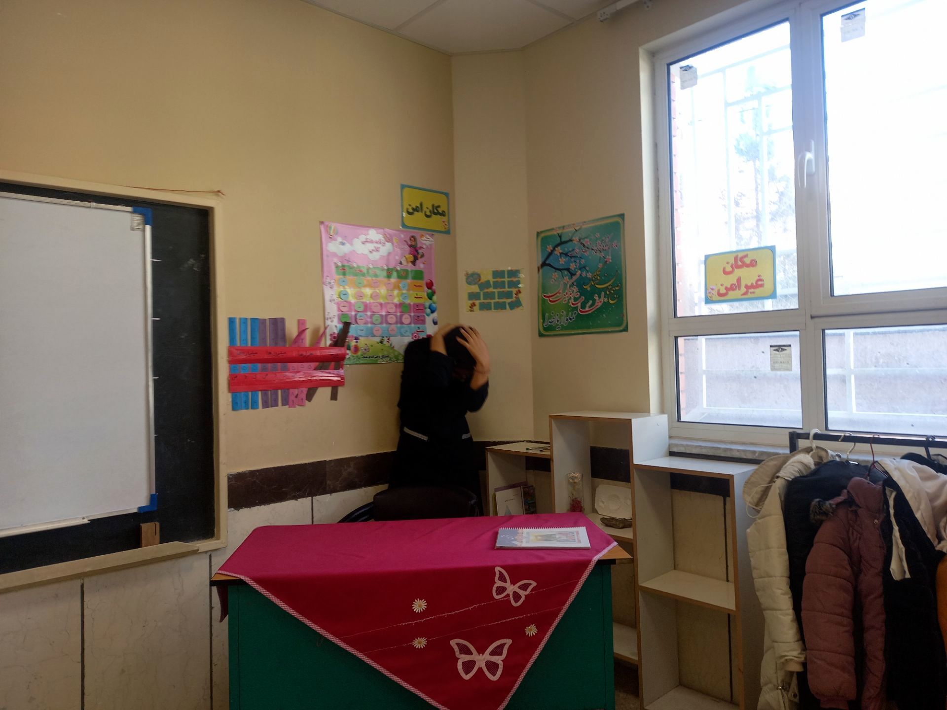 اجرای مانور زلزله در دبستان فرهنگ فرازمند