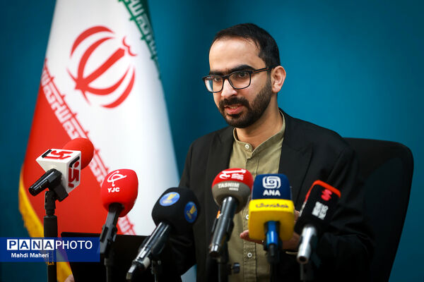 نشست خبری رئیس باشگاه دانش‌پژوهان جوان