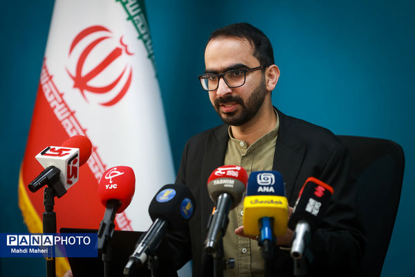 نشست خبری رئیس باشگاه دانش‌پژوهان جوان