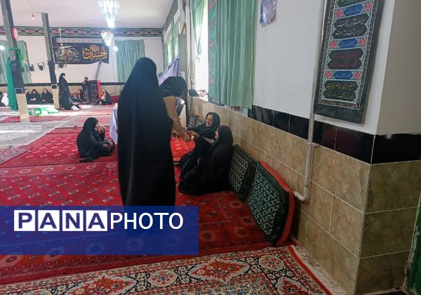 تکریم از مادران شهدا در پایگاه طاهره بسیج خواهران روستای حسین آباد