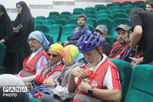 جلوه‌هایی از حضور کاروان دوچرخه سواری «ترکیه تا میناب» در قم