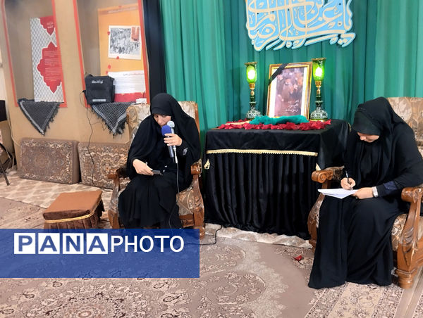 محفل شعرخوانی نخبگان ادبی با حضور مشاور رئیس‌جمهور شهید در قم