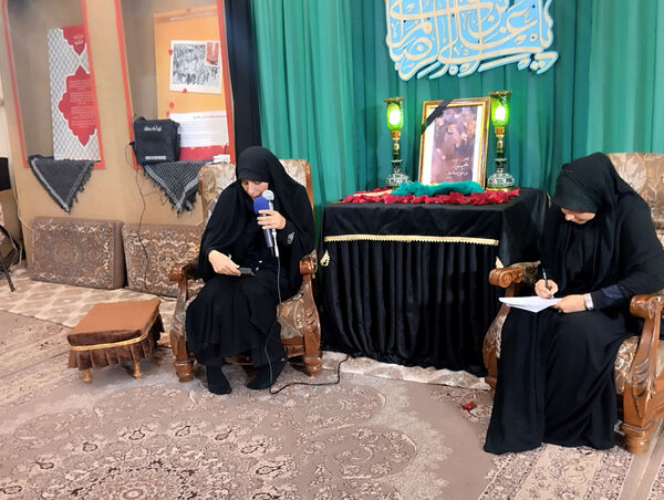 محفل شعرخوانی نخبگان ادبی با حضور مشاور رئیس‌جمهور شهید در قم