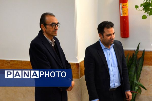 برای اولین‌بار برگزاری کافه ۵۷ در دبیرستان‌ نمونه دولتی ولایت بهارستان‌دو