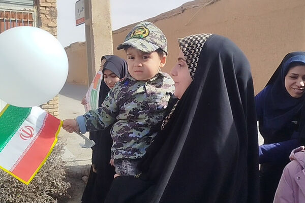 حضور پرشور دانش‌آموزان شهر بهمن در راهپیمایی ۲۲ بهمن ماه