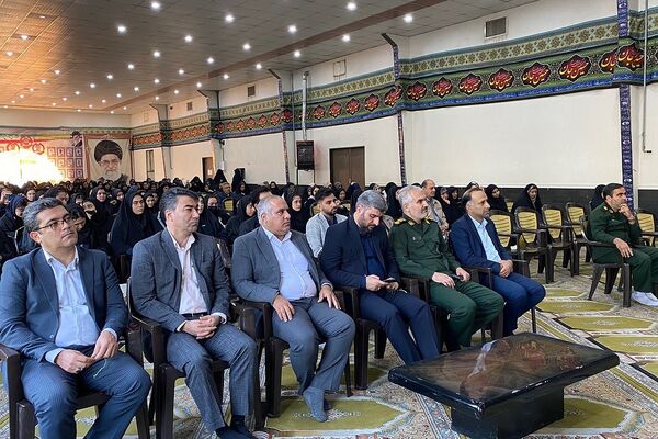 اعزام دانش‌آموزان دختر ورامینی به اردوی معنوی راهیان نور