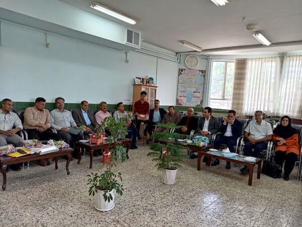مراسم تقدیر از دبیران دبیرستان نمونه آیت الله خامنه‌ای