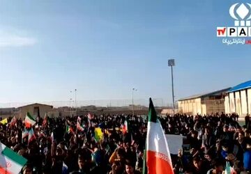 اجتماع عظیم دانش‌آموزان میبد در سوگ شهادت رهبر انقلاب