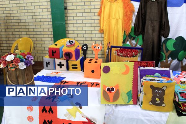 نمایشگاه دست‌سازه‌های هنرجویان هنرستان و کاردانش