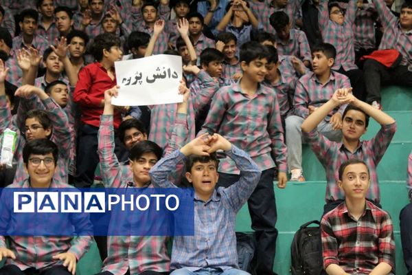 اجتماع دانش‌آموزی به‌مناسبت ولادت شهیدابراهیم هادی در یزد