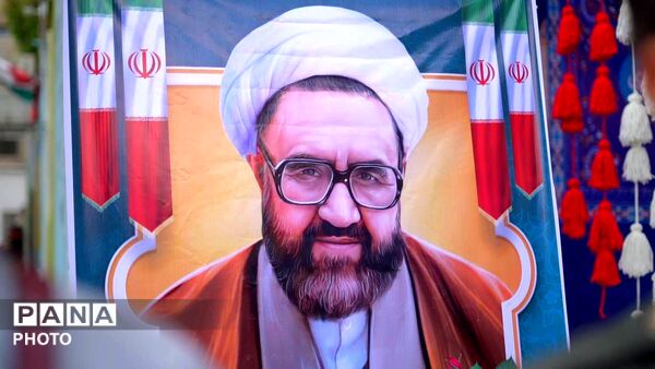 آیین گلباران محل شهادت شهید مرتضی مطهری با حضور مجید پارسا در منطقه ۱۲
