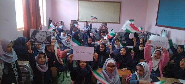 شادی دانش‌آموزان مدرسه مهندس رحمانی فرد ناحیه یک مشهد مقدس