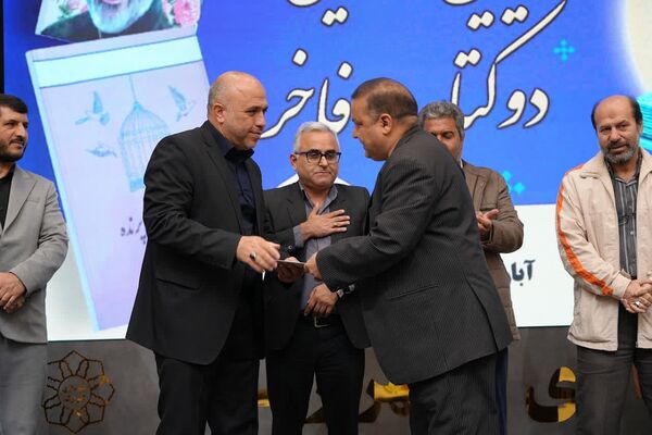 آیین رونمایی از دو اثر فاخر ادبی در شهرداری کهریزک 