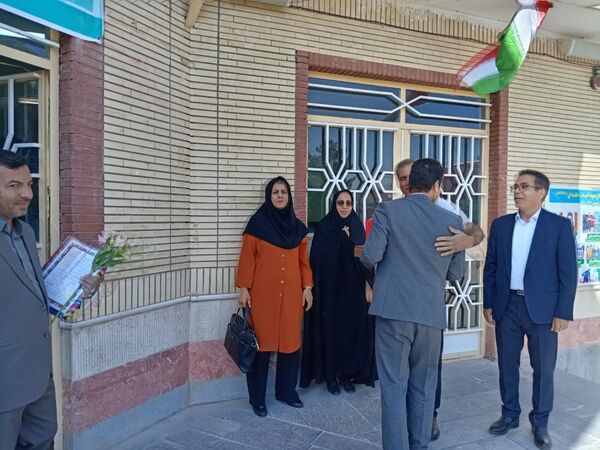 مراسم تقدیر از دبیران دبیرستان نمونه آیت الله خامنه‌ای