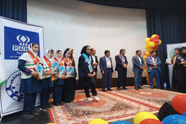 تجلیل از مربیان و دانش‌آموزان برتر شهرستان جم