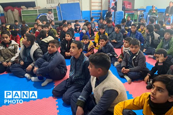 ویژه‌برنامه امام رضایی در مدرسه امام‌خمینی (ره) نیر