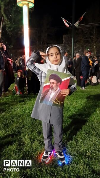 در میدان هستیم و می مانیم تا پای جان برای ایران 