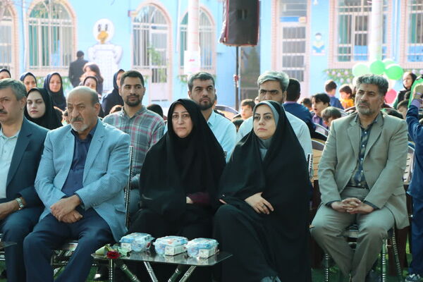 نواخته شدن زنگ شکوفه‌ها در یزد