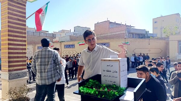 جشن عاطفه‌ها در مدرسه شریعتی اسکو