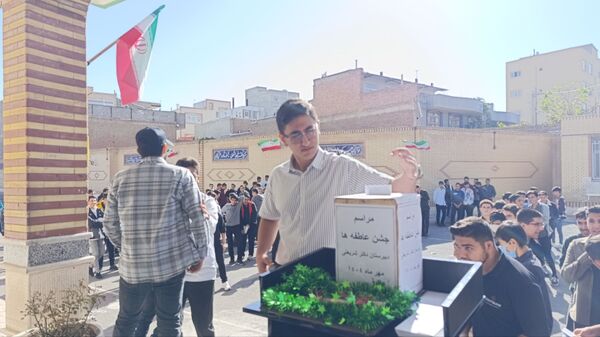 جشن عاطفه‌ها در مدرسه شریعتی اسکو