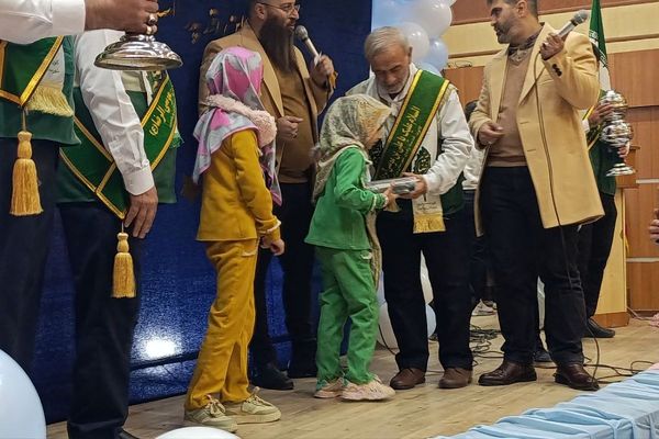  جنگ شادی به مناسبت میلاد امیرالمؤمنین(ع) در سالن تبلیغات شهرستان ورامین 