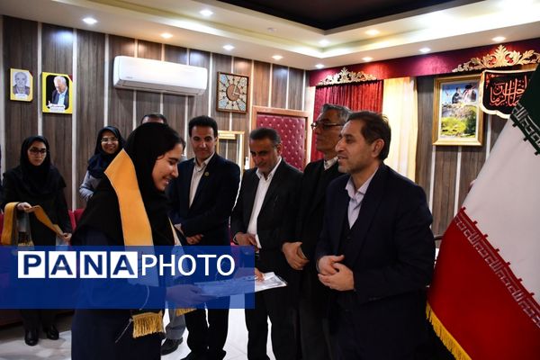 جلسه دانش‌آموزان نخبه عشایر فارس در طرح بنیاد پروفسور مهبودی