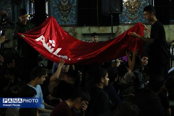 اعتکاف دانش‌آموزی در حسینیه ارشاد