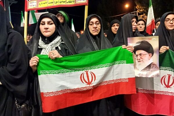 خروش کوهدشتی‌ها در میدان امام خمینی(ره)؛ تجدید میثاق با وطن و آرمان‌های ملی