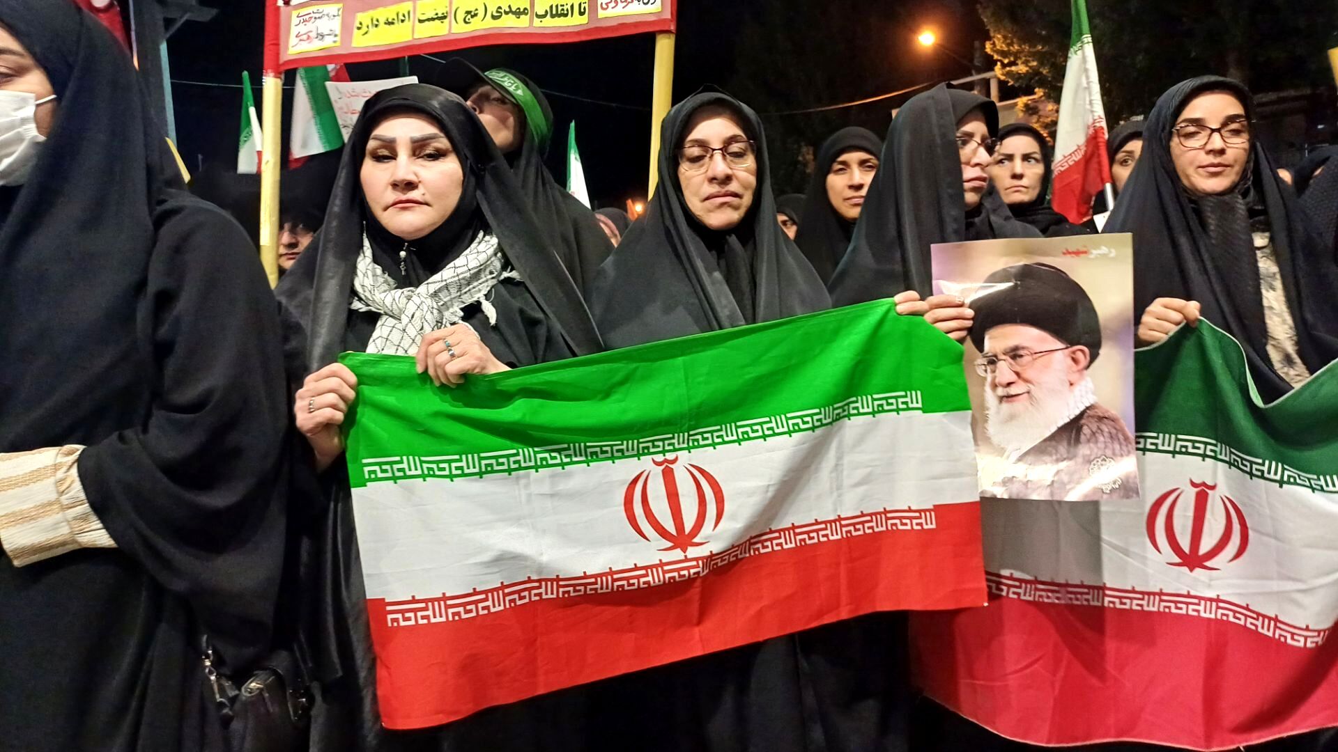 خروش کوهدشتی‌ها در میدان امام خمینی(ره)؛ تجدید میثاق با وطن و آرمان‌های ملی