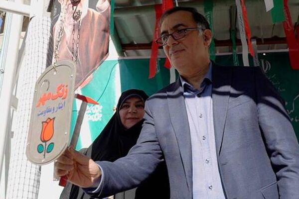 نواخته شدن زنگ ایثار توسط رئیس بنیاد شهید و امور ایثارگران/ تأکید بر نقش دانایی و مهارت آموزی دانش‌آموزان برای ساخت آینده ایران
