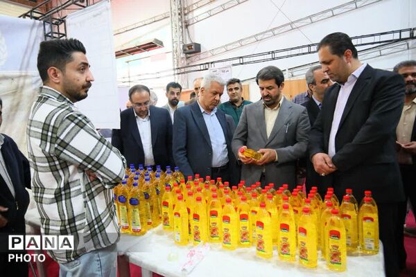 افتتاح نمایشگاه کالاهای اساسی استان در همدان