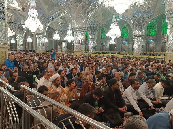 زیارت دسته جمعی معلمان در حریم قدس رضوی 