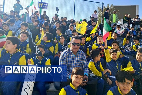 استادیوم ورزشی شهدای شهرستان قدس میزبان پرشورترین مراسم روز دانش‌آموز 