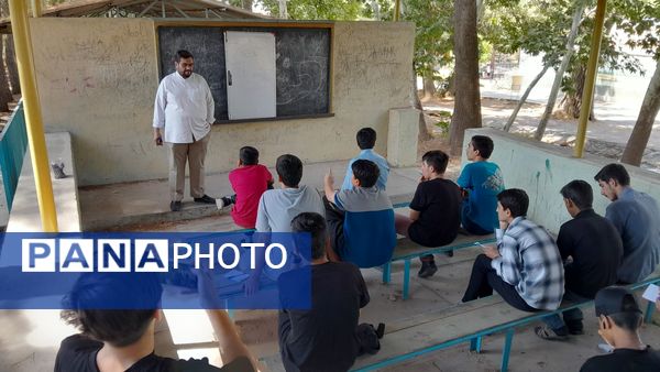 کلاس حل مسئله و اتاق فکر برای دانش آموزان متوسطه اول و دوم 