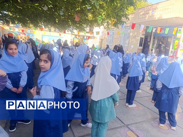 زنگ آغاز مهر در دبستان دخترانه مهر و ماه آشخانه 