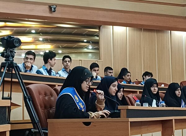 دیدار صمیمی تشکل های دانش آموزی با استاندار گیلان