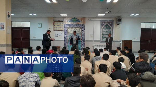 آشنایی با دنیای تراشکاری در دبیرستان ابوریحان بیرونی