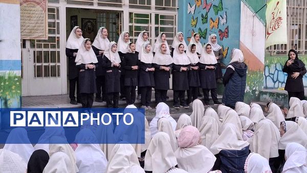 مراسم افطاری در دبستان دخترانه شهید باهنر با حضور دانش‌آموزان و اولیاء