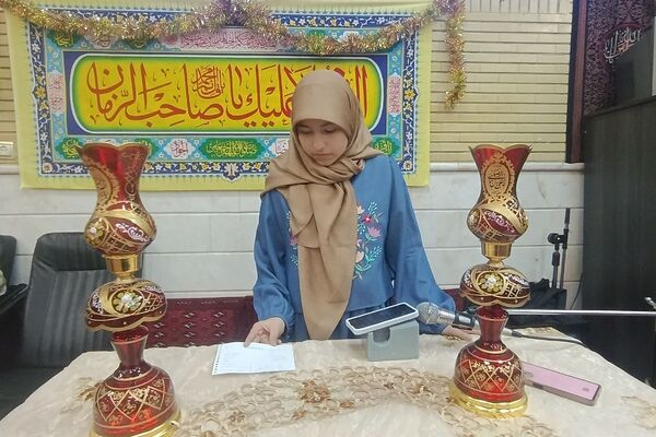 حضور دانش‌آموزان دبستان حاتم ناحیه دو شهرری در مراسم ضیافت افطاری 