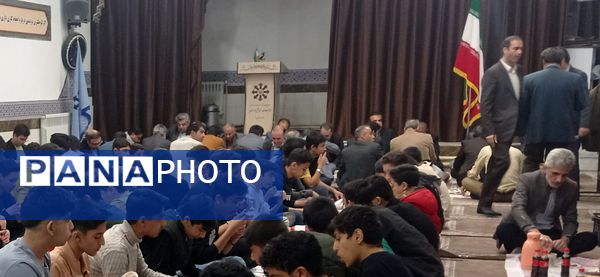 مراسم افطاری در دبیرستان استعدادهای درخشان شهید بهشتی دوره اول