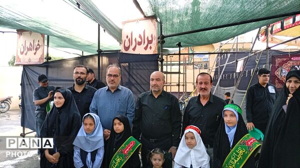 حضور مسئولان در کنار خادمان نوجوان موکب اربعین