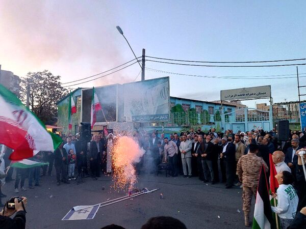 جشن پیروزی عملیات وعده صادق در میانه