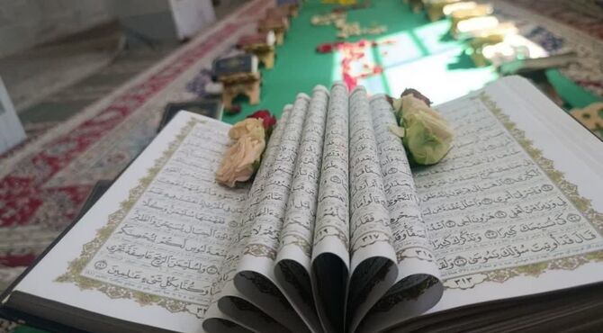 سال تحصیلی جدید در کنار قرآن و یاد شهدا 
